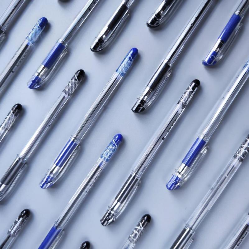 легкая и прозрачная ручка «BasicWrite»